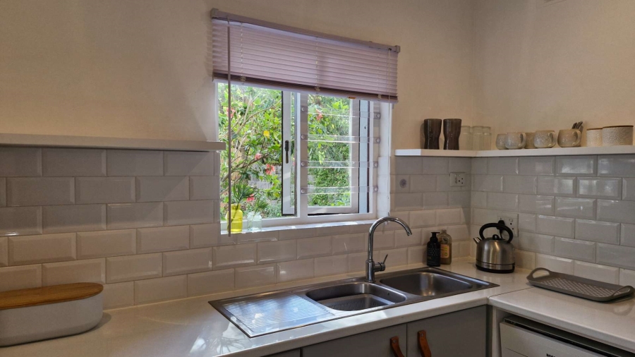 To Let 1 Bedroom Property for Rent in Clovelly Western Cape